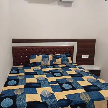 Goenka Home Stay Barsana Chhata Exterior photo