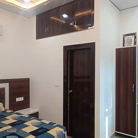 Goenka Home Stay Barsana Chhata Exterior photo