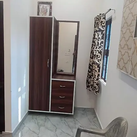 Goenka Home Stay Barsana Chhata Exterior photo