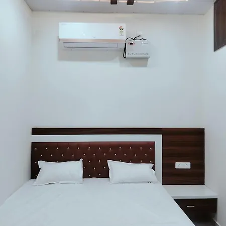 Goenka Home Stay Barsana Chhata Exterior photo