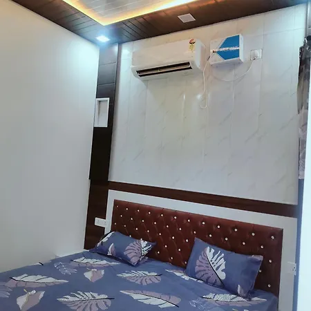 Goenka Home Stay Barsana Chhata Exterior photo