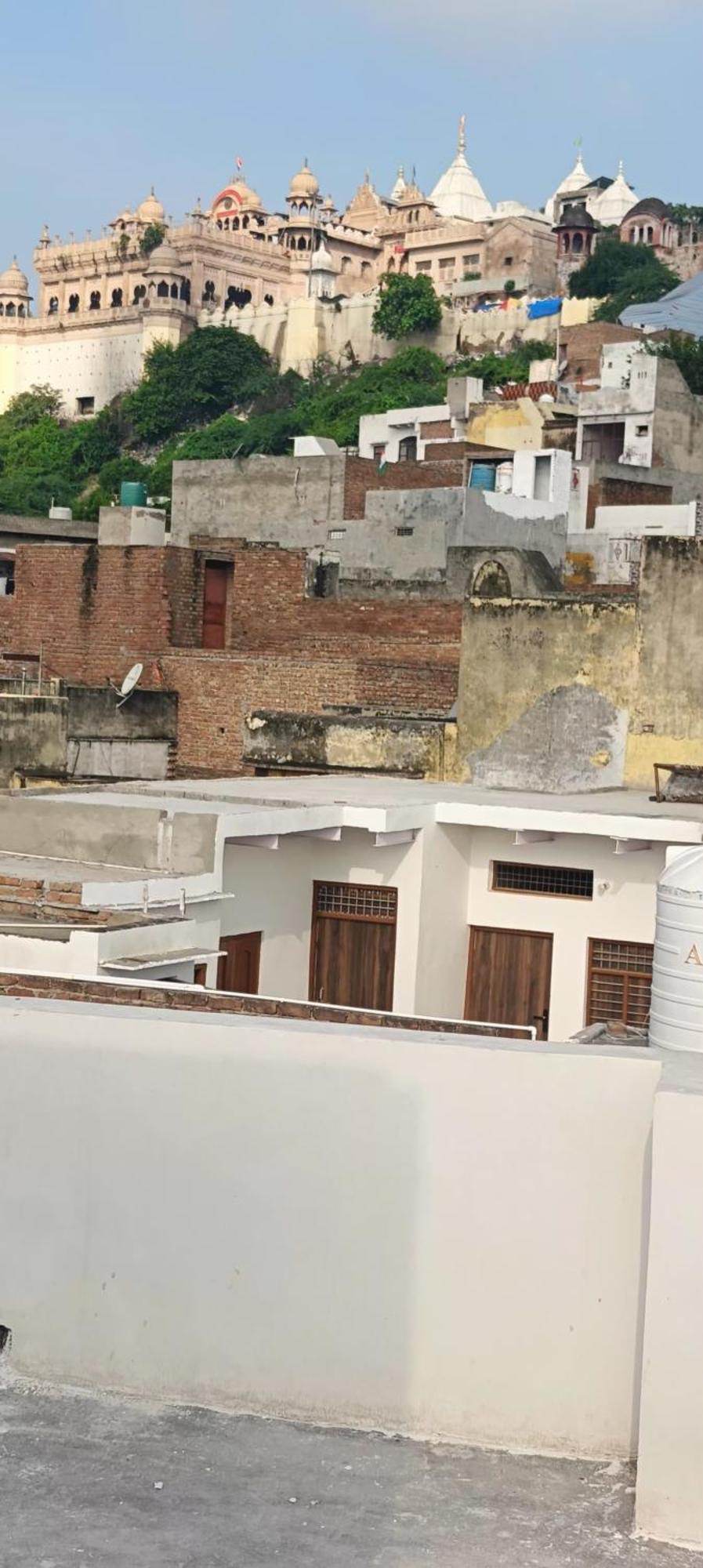 Goenka Barsana Homestay Chhata